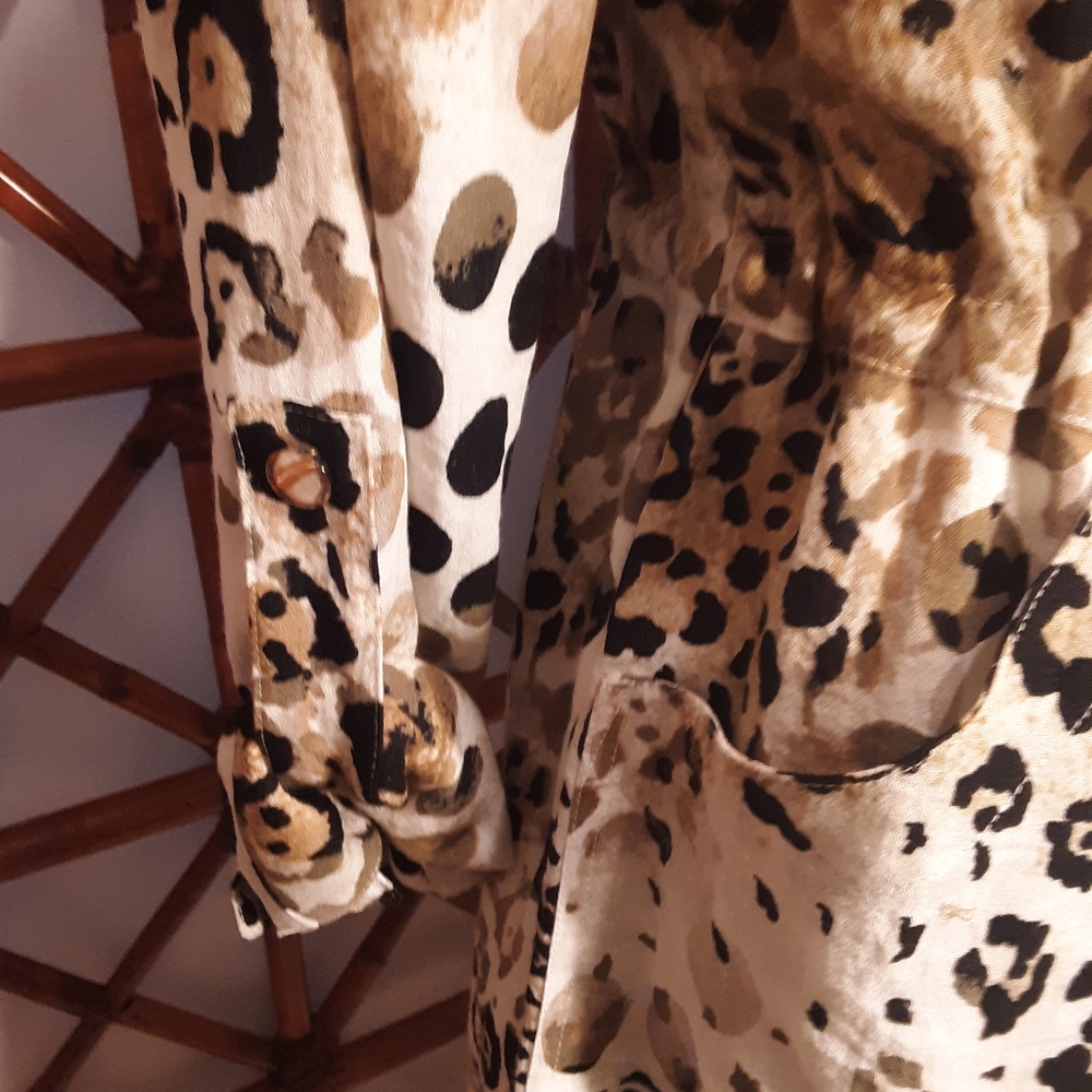 CHICO'S LEOPARD PRINT UTILITY JACKET - Picture 5 of 8